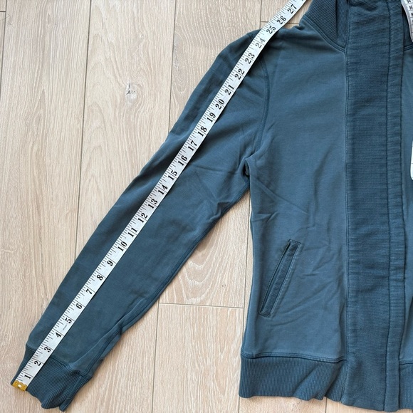 Lululemon Slalon Quilted Sleeve Patch Jacket in Green Gray - Picture 4 of 12